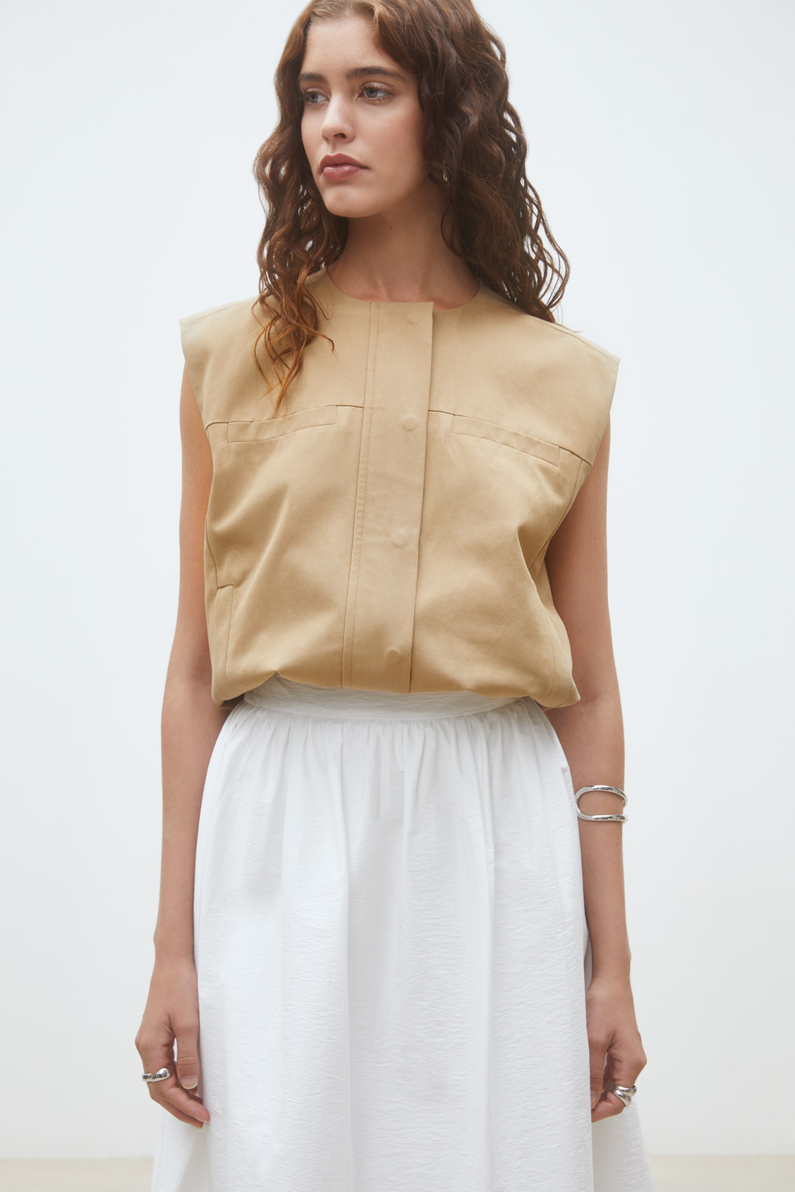 Dan Sleeveless short jacket CAMEL