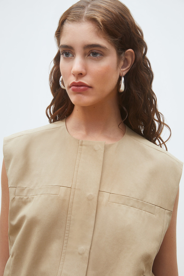 Dan Sleeveless short jacket