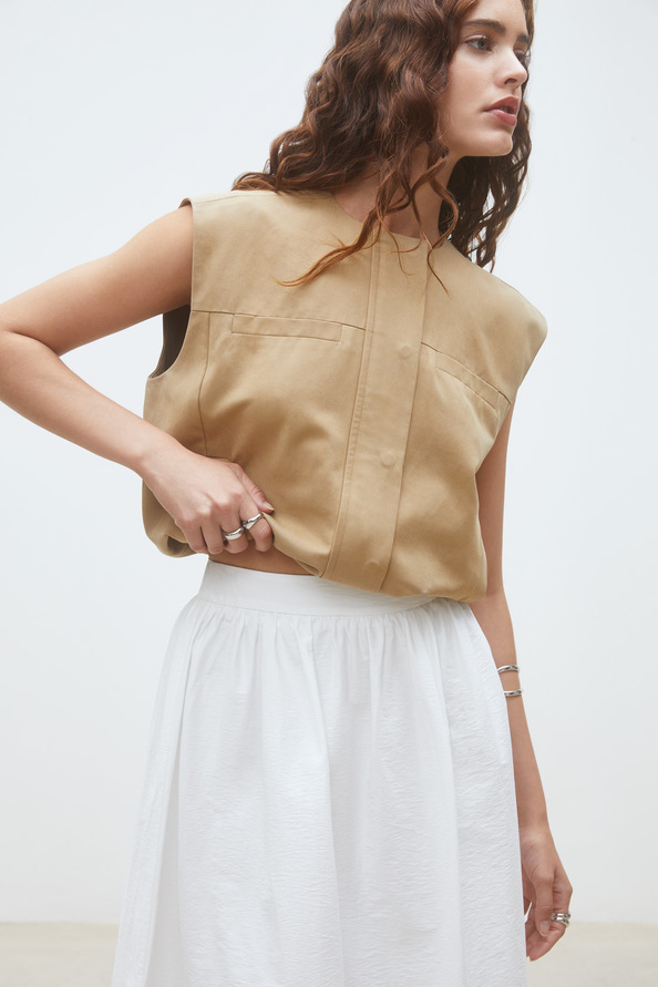 Dan Sleeveless short jacket
