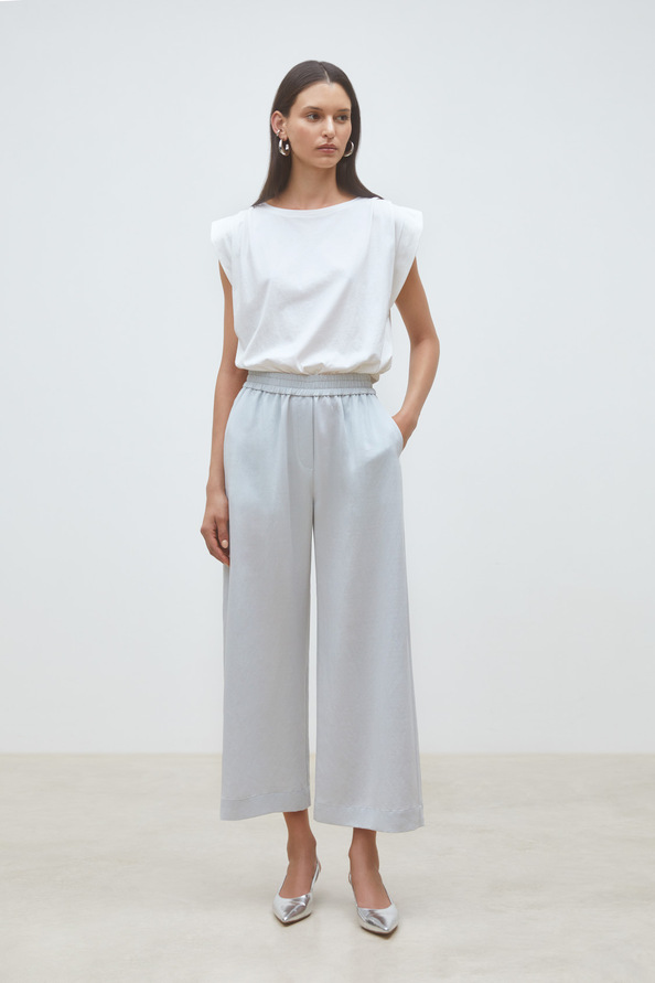 Marcha Plain white sleeveless top