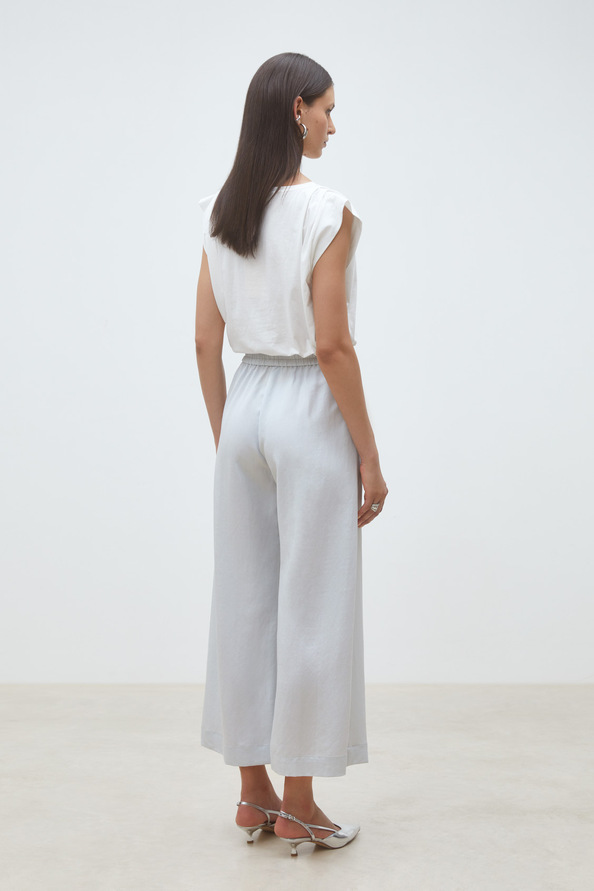 Marcha Plain white sleeveless top