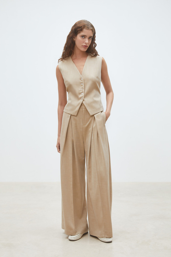 Dylan Beige bartender jacket