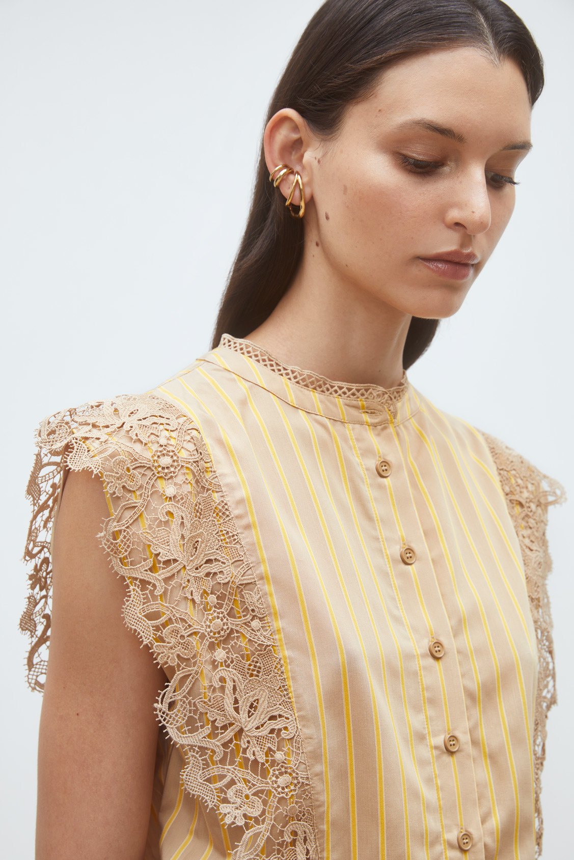 Lazur Striped top with guipure lace CAMEL