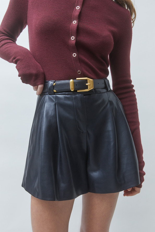 AKEA Black leather belt