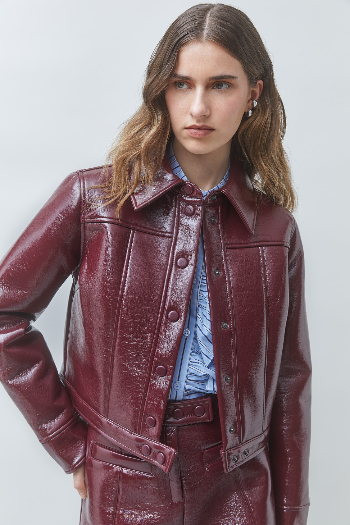 DOUG Short vinyl jacket Plum