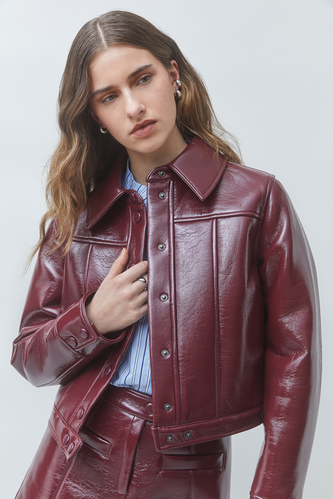 DOUG Short vinyl jacket Plum