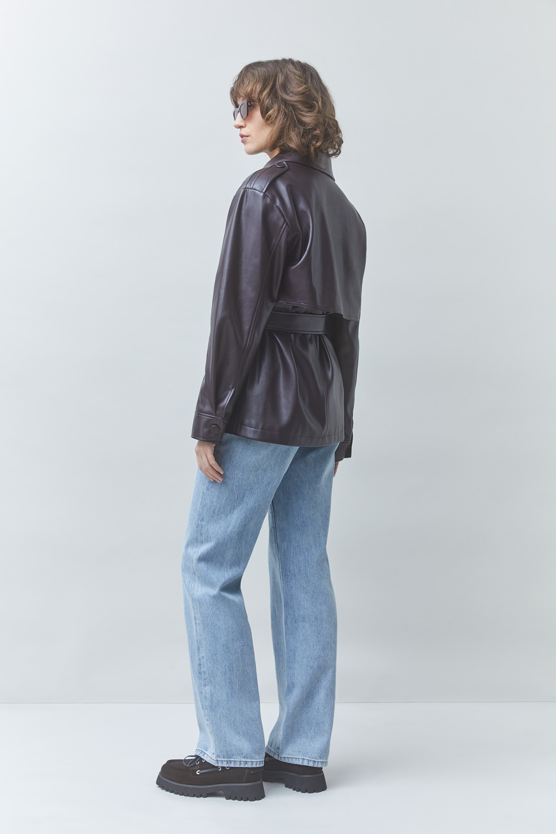 DANCE Short faux leather jacket with a belt Plum