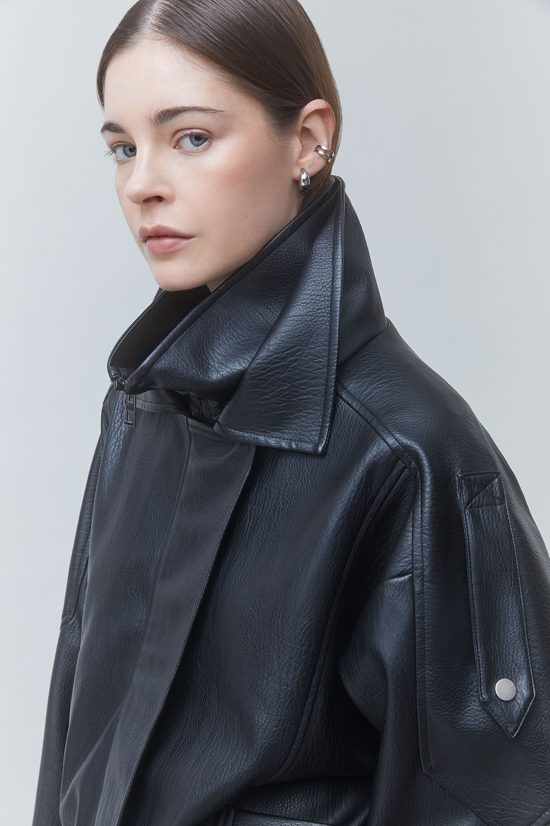 EARLY Oversized black faux leather coat BLACK