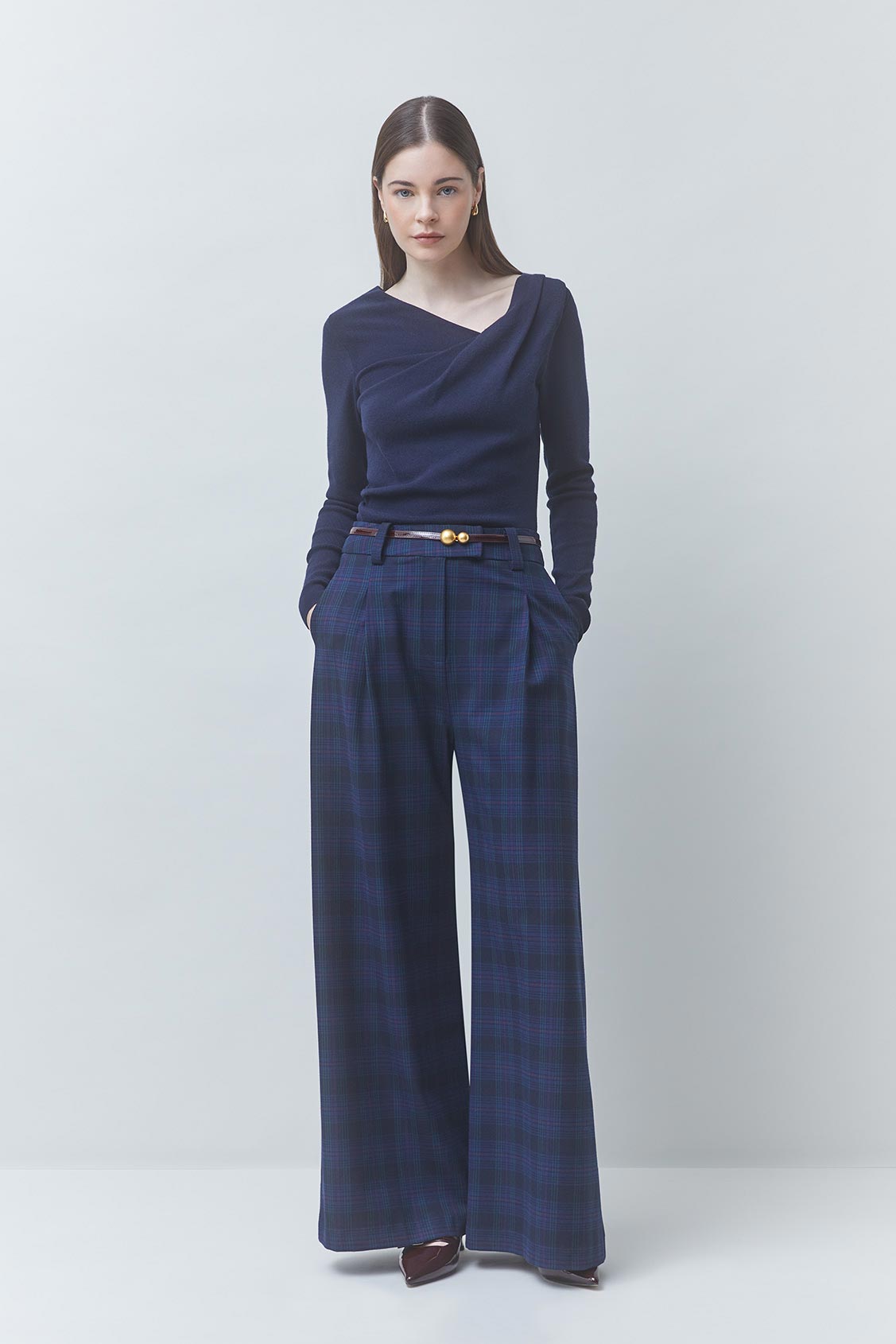 PLEOR Thin midnight blue jumper with the neckline detail DEEP BLUE