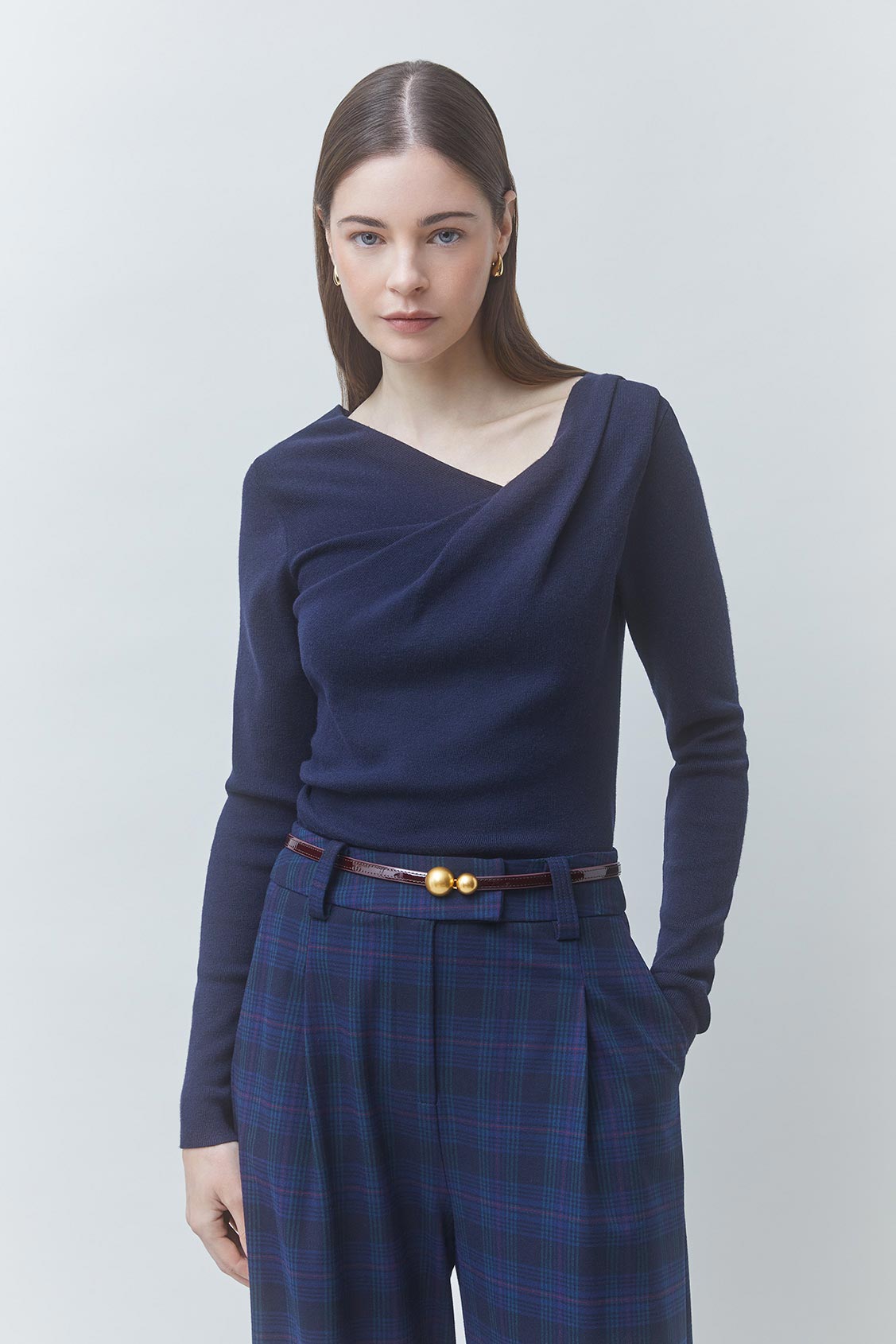 PLEOR Thin midnight blue jumper with the neckline detail DEEP BLUE