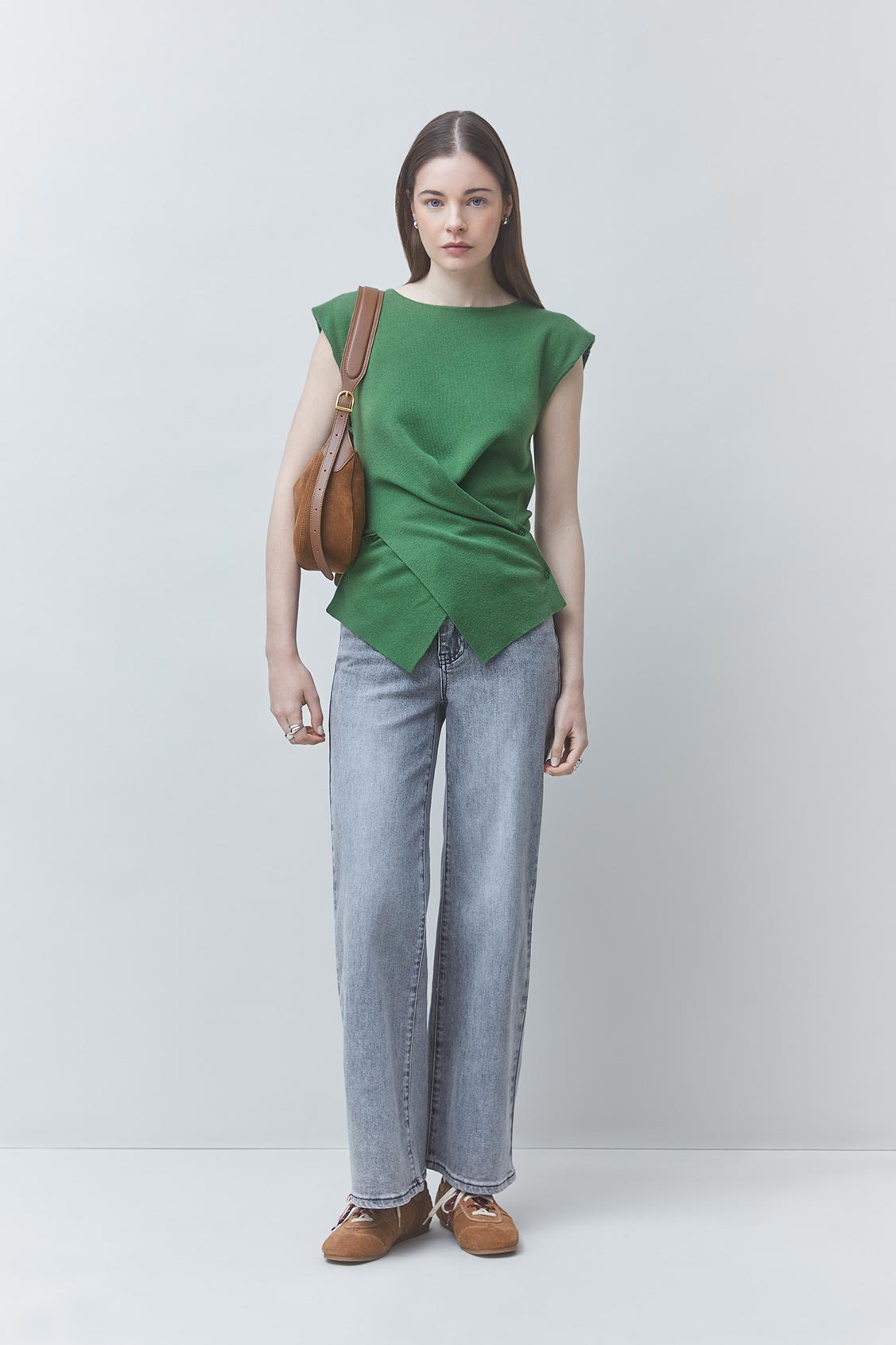 PASSO Green sleeveless jumper with an asymmetrical cut GREEN