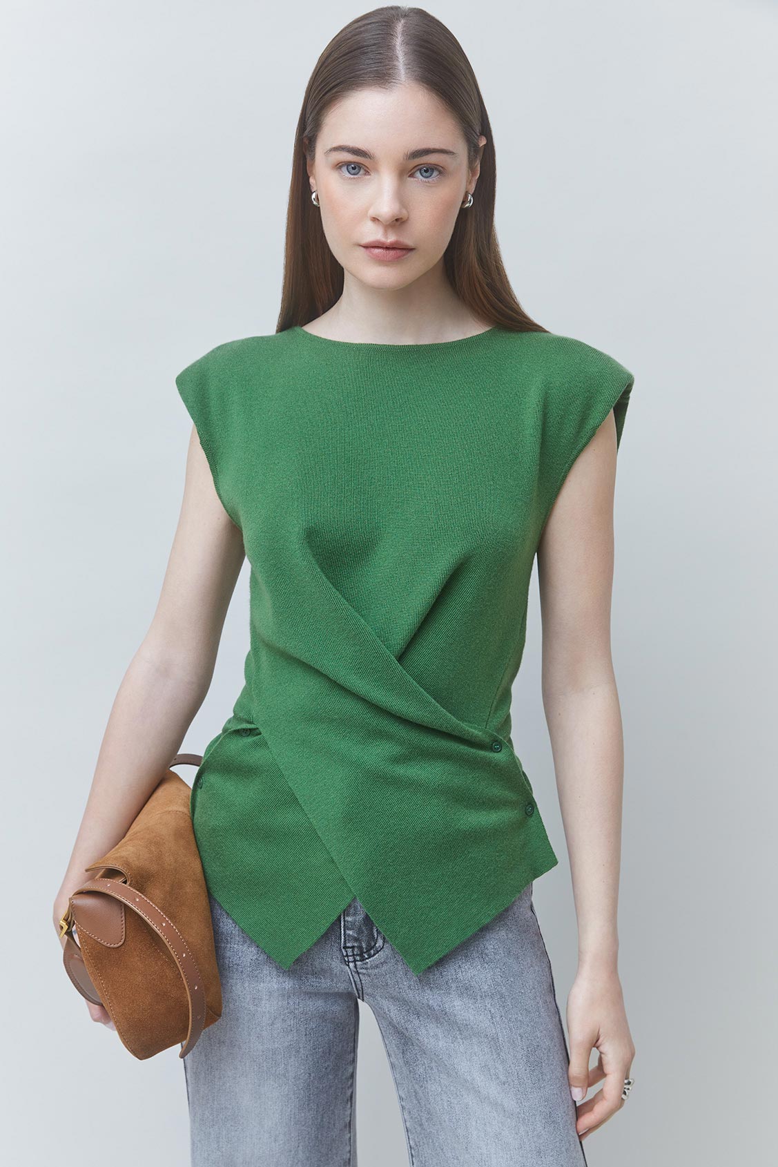PASSO Green sleeveless jumper with an asymmetrical cut GREEN
