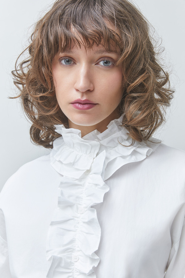 LUCIE Shirt with a Victorian collar