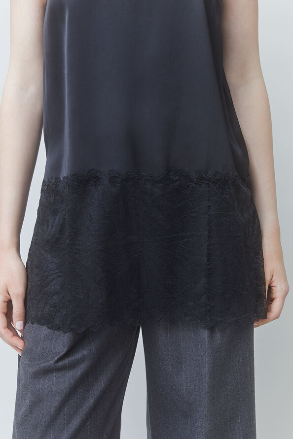LUNE Lingerie fluid top with the lace yokes