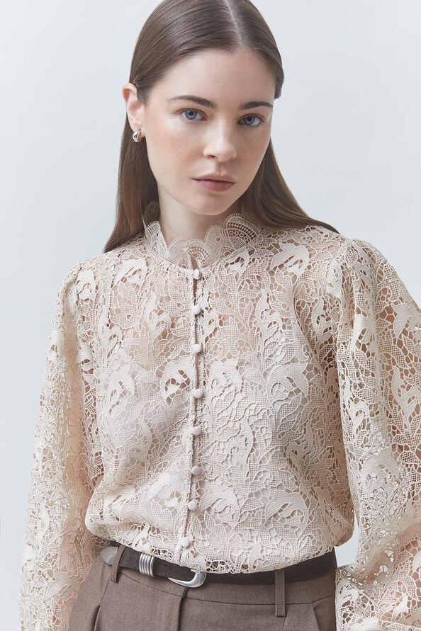 LOOK Guipure blouse