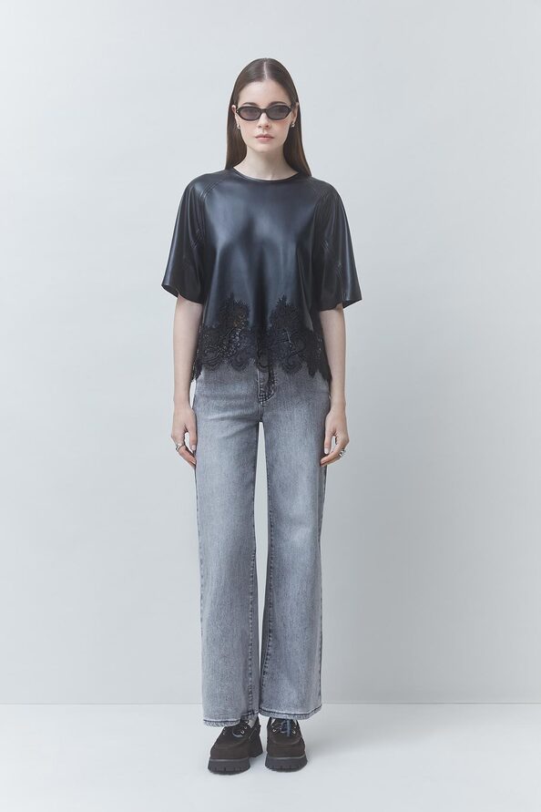 LONDON Black faux leather blouse with lace details