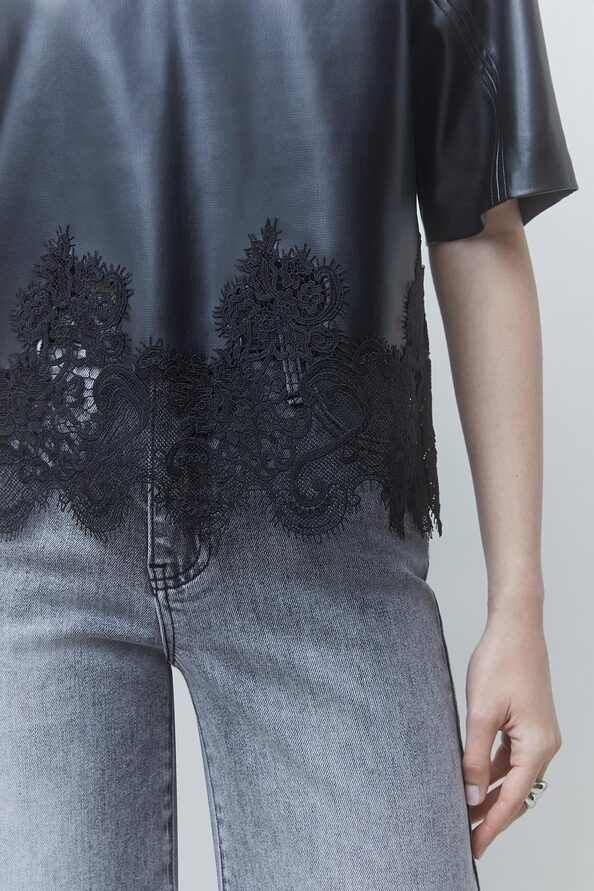 LONDON Black faux leather blouse with lace details