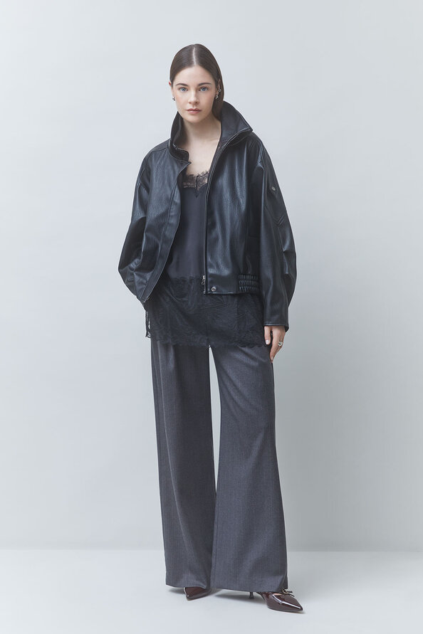EARLY Oversized black faux leather coat