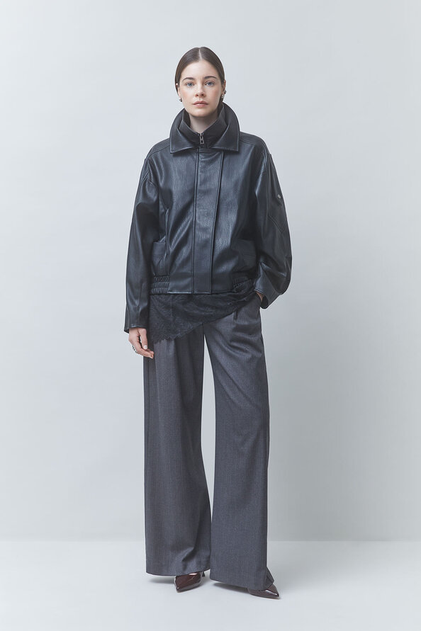 EARLY Oversized black faux leather coat