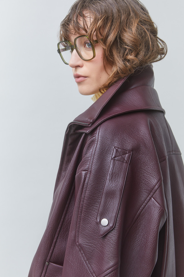 EARLY Oversized plum faux leather coat