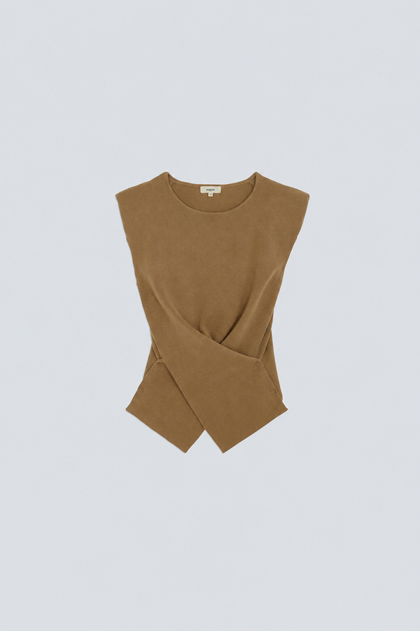 PASSO Camel sleeveless jumper with an asymmetrical cut