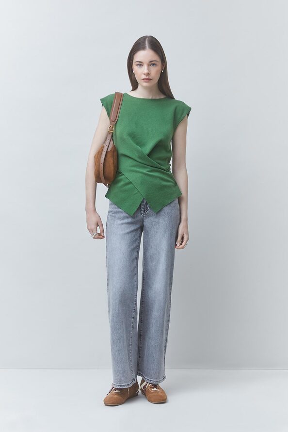 PASSO Green sleeveless jumper with an asymmetrical cut