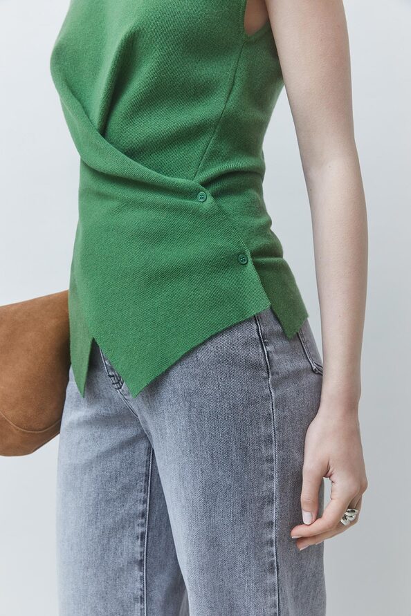 PASSO Green sleeveless jumper with an asymmetrical cut
