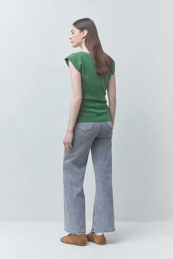 PASSO Green sleeveless jumper with an asymmetrical cut